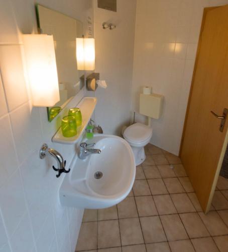 Ένα μπάνιο στο "Märkische Traube" idyllisches Gästehaus für Selbsversorger