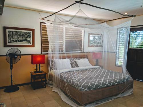 מיטה או מיטות בחדר ב-Black Pearl Estate Villa