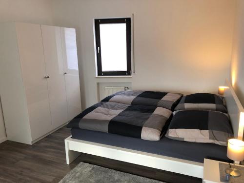 Postel nebo postele na pokoji v ubytování Ferienwohnung "An der Stadtmauer"