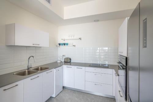 A kitchen or kitchenette at J Tower - Fantastic View - Top Location - Private parking