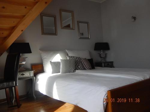 a bedroom with a large bed with white sheets and pillows at U Hanki in Biały Dunajec