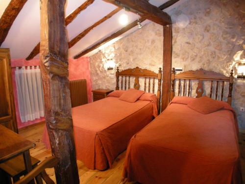 a bedroom with two beds in a room at La Posada de Carmen in Chañe