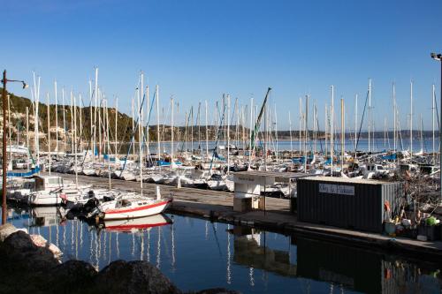 Gallery image of Premi&egrave;re Classe Istres in Istres