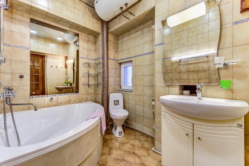 Et badeværelse på Центр - Бронницкая 14 - СуткиСпб - Две комнаты