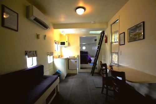Η κουζίνα ή μικρή κουζίνα στο Woodlyn Park Motel