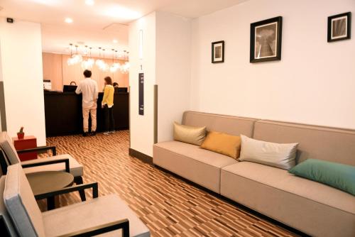 Un lugar para sentarse en ibis Budget - Melbourne CBD