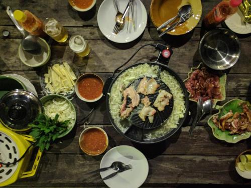 Makanan di atau berdekatan rumah percutian