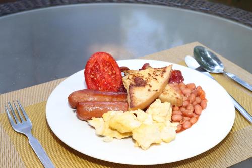 Makanan di atau berdekatan apartmen