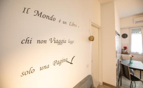 a wall sticker in a dining room with a quote on it at Dolce Vita Affittacamere in Rome