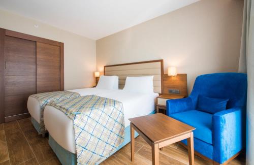 Кровать или кровати в номере Ramada Plaza Antalya