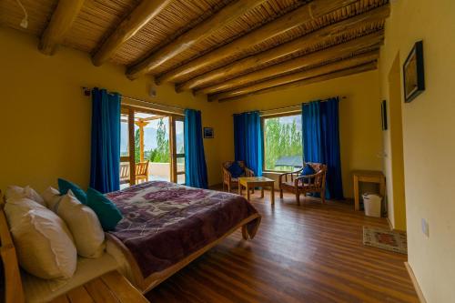 Postel nebo postele na pokoji v ubytování Nubra Ecolodge