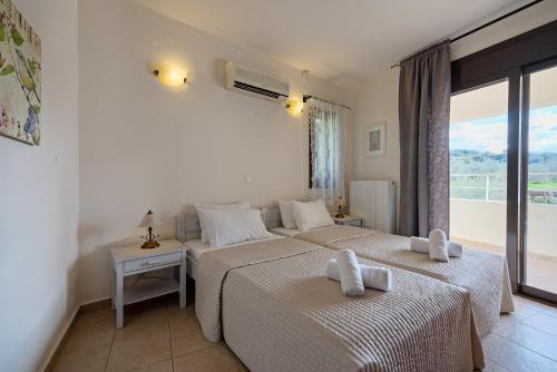 Ένα ή περισσότερα κρεβάτια σε δωμάτιο στο Villa Nostos