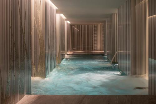 Four Seasons Hotel London at Tower Bridge Image
