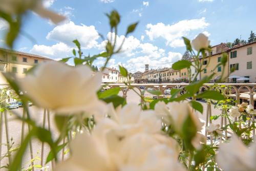 a bunch of white flowers in front of a bridge at Suite Greve in Chianti in Greve in Chianti