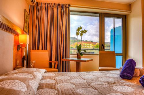 Säng eller sängar i ett rum på Mediterranee