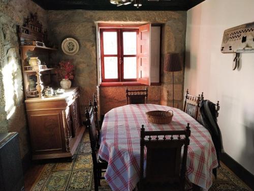 a dining room with a table and a window at Casa da Sicó in Manteigas