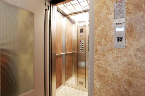 Bilik mandi di Kavalalı Suites