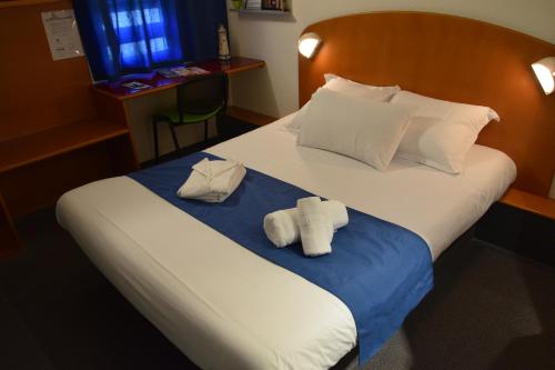 a hotel room with a bed with towels on it at Quick Palace Saint Brieuc in Tregueux