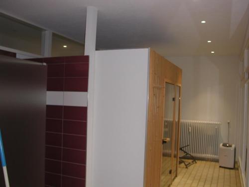 Vonios kambarys apgyvendinimo įstaigoje Gemütliche 1Z FeWo in Schönwald mit Balkon, Schwimmbad, Sauna, Fitness