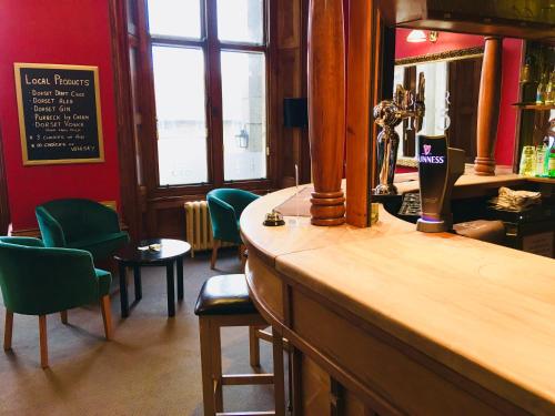 Ο χώρος του lounge ή του μπαρ στο Louisa Lodge & Purbeck House Hotel