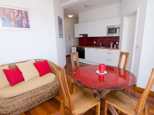 Kuchyň nebo kuchyňský kout v ubytování Apartment in Murter with Sea View and Pool