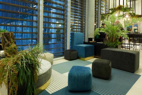 Χώρος καθιστικού στο Best Western Plus Paris Meudon Ermitage