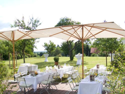 a set up for a wedding under an umbrella at Hofgut Algertshausen in Eresing
