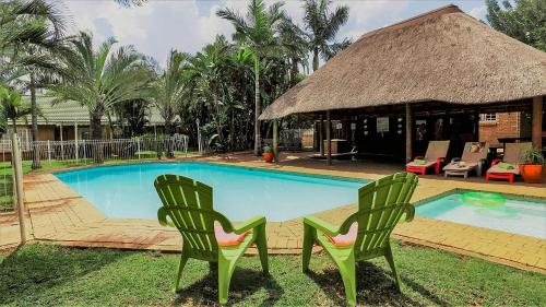 Swimming pool sa o malapit sa Hoogland Spa Resort Bela Bela