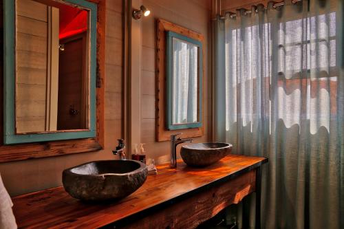 A bathroom at Spitzkoppen Lodge