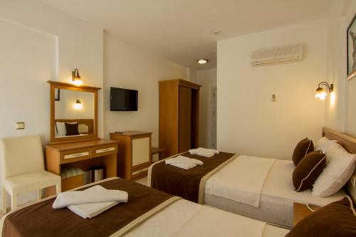Postel nebo postele na pokoji v ubytování Belcekum Beach Hotel