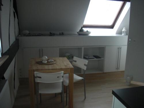 a kitchen with a table and chairs and a window at Ferienwohnung Misita in Rust