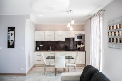 Dapur atau dapur kecil di NotaBene Wola Apartment