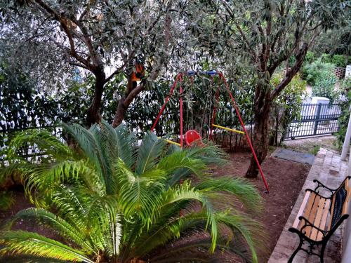 Κήπος έξω από το Apartments Maris Garden