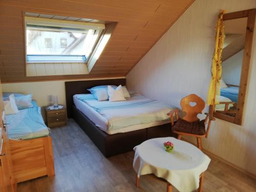 Postel nebo postele na pokoji v ubytování Ferienwohnung Rabelsdorf