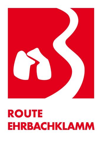 a red letter s with a pair of shoes at Mosel-Pension Gästehaus Christiane, Brodenbach in Brodenbach