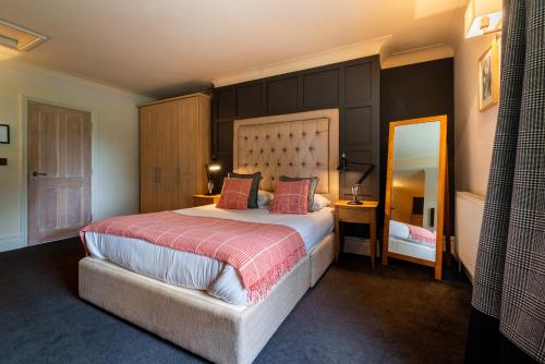 A bed or beds in a room at Derby Arms 