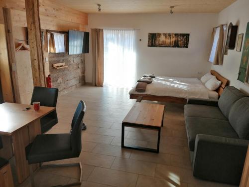 a living room with a couch and a bed at Bed & Bike in Trichtingen