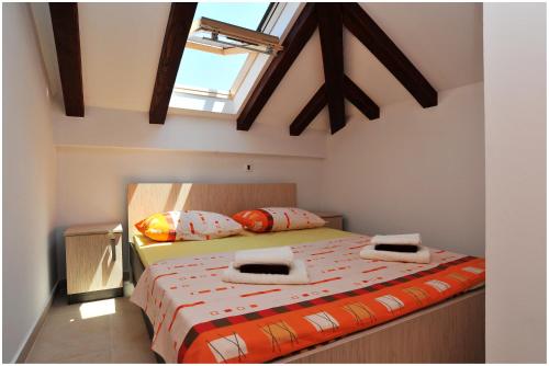 Posteľ alebo postele v izbe v ubytovaní Apartments Cvita