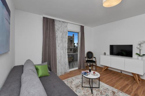 A seating area at Emilia Lofts