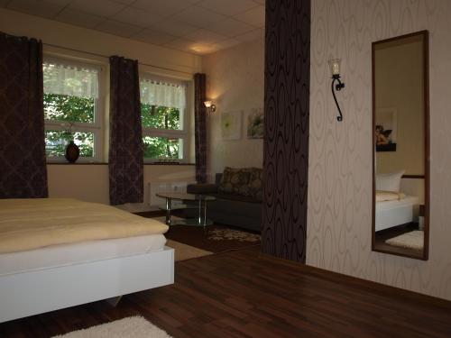 Ένα ή περισσότερα κρεβάτια σε δωμάτιο στο Hotel am Schützenberg