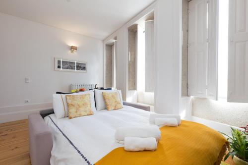Host Wise - Colorful Stunning Sunlit Flat