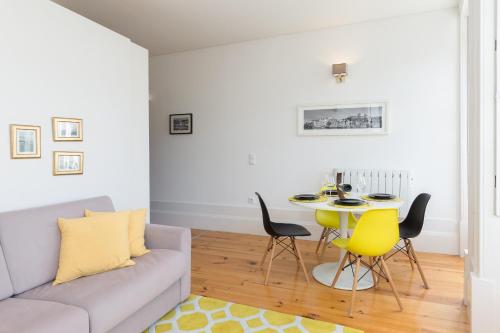 Host Wise - Colorful Stunning Sunlit Flat