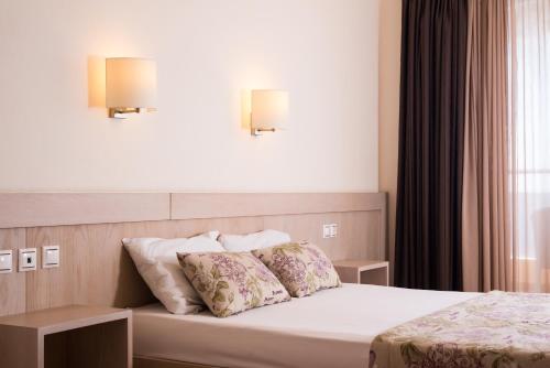 Gallery image of Sunray Hotel in Limenaria
