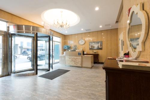a large lobby with a mirror and a salon at Mayfair Inn and Suites in Queens