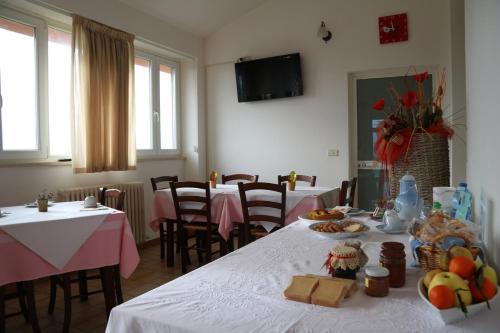 Jedlo v ubytovaní bed & breakfast alebo blízkom okolí