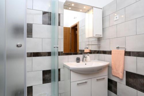 Bilik mandi di House Marijan