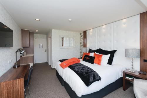 a hotel room with a large bed and a desk at Croydon Lodge in Gore