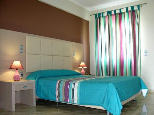 Ένα ή περισσότερα κρεβάτια σε δωμάτιο στο Antonios Village Hotel & Apartments