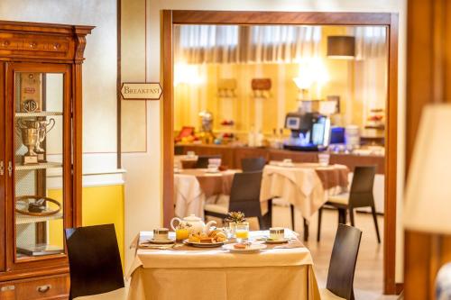 a dining room with tables and chairs and a restaurant at Hotel Ambasciatori in Brescia
