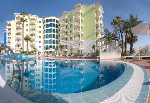 Bazén v ubytování Smeraldo Suites & Spa nebo v jeho okolí